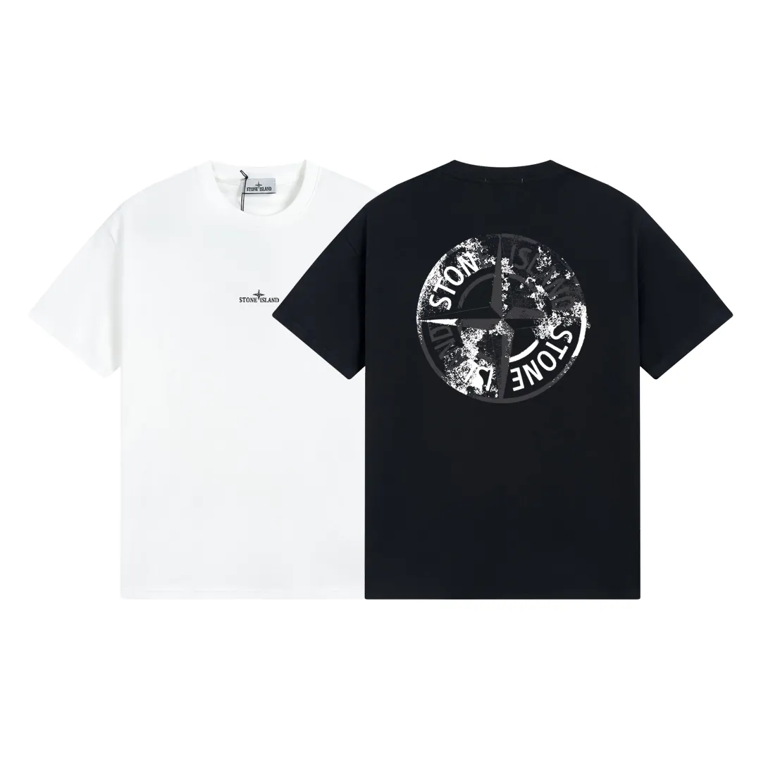 W685#P110💰 2025🆕 Stone lsland/Stone Island personalized compass printed short-sleeved T-shirt ⚠️[Original creation with high control of details] -Made of 260g combed cotton double yarn, soft and comfortable to the touch, sweat-absorbent and breathable. -Simple basic and versatile style, original single quality, the first choice for couples. -Made in a large factory, four needles and five threads on the shoulder, neat alignment, high quality workmanship. -Same style for men and women. Very versatile, one piece for everyone, details are clearly visible. Color: Black White Size: M L
